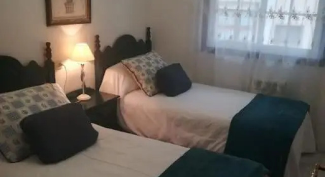 Apartamento en edificio nuevo, con piscina, vistas a la ría y al puerto, ESTANCIA MÍNIMA 14 noches, perfil familiar, no se admiten grupos de jovenes, Забронировать Апартаменты/квартира Отели Санхенхо с парковкой, рядом с Пляж Silgar, Парковка