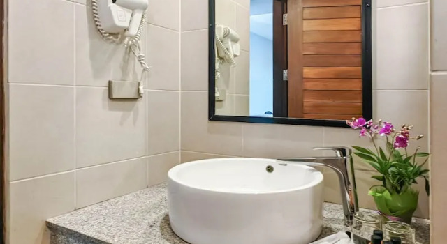 Номер Superior с балконом и с видом на бассейн Savotel Hotel