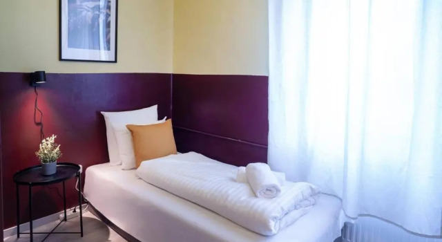 Апартаменты Central and large AC home away from home