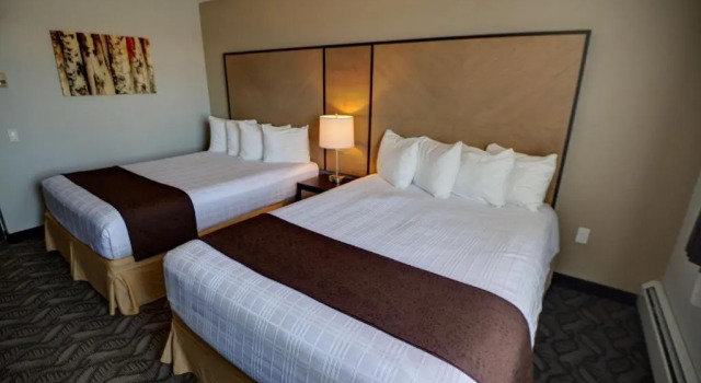 Четырёхместный номер Standard с балконом Days Inn by Wyndham Airdrie