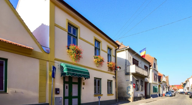 Rosen Villa Sibiu, Забронировать Вилла Виллы Сибиу, рядом с The Cibin Market, Вилла