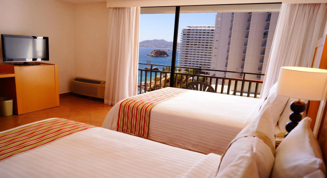 Четырёхместный номер Standard Holiday Inn Resort Acapulco