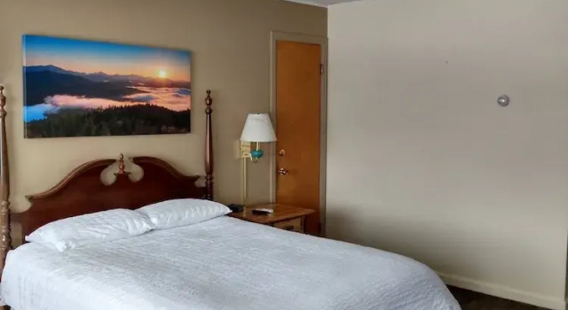 Двухместный номер Standard с балконом Sara Placid Inn & Suites