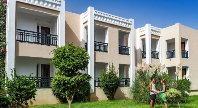 Camera familiare Standard con balcone e con vista sul giardino El Borj Hotel
