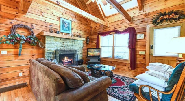 Cherished Memories, 2 Bedrooms, Jetted Tub, Near Golf Course, Sleeps 6, Book Hotel Hoteller i Newport med pool, Swimmingpool