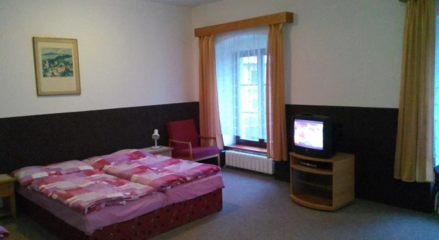 Penzion Poprda, Boek Hotel Hotels in Zuid-Bohemen met parkeren, Parkeren