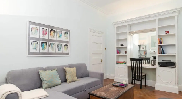 Lovely 1BR Home Near Holland Park, 4 Guests