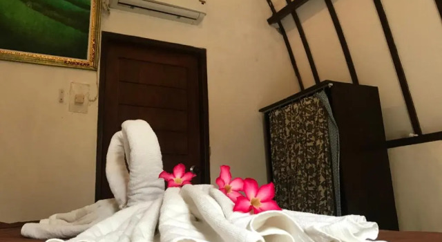 Бунгало с красивым видом из окна Mustika Ocean Lodge