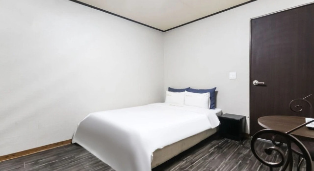 Gunsan B and B Hotel, Забронировать Отель Кунсан Чолла-Пукто, рядом с Храм Тонгукса