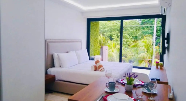 Апартаменты Ocean View From the Rooftop Pool! Only one Block to the Beach, Studio for 2