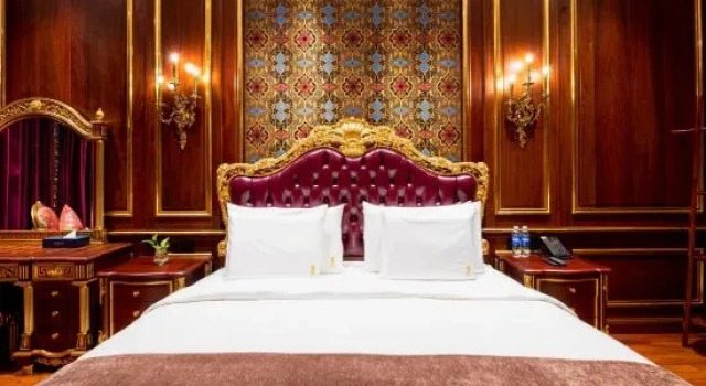 Люкс Grand с видом на город V V Hotel Battambang