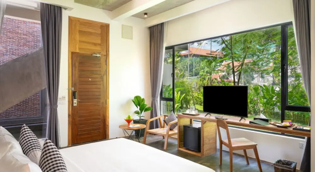 Двухместный номер Deluxe с балконом и с видом на бассейн Phka Chan Hotel