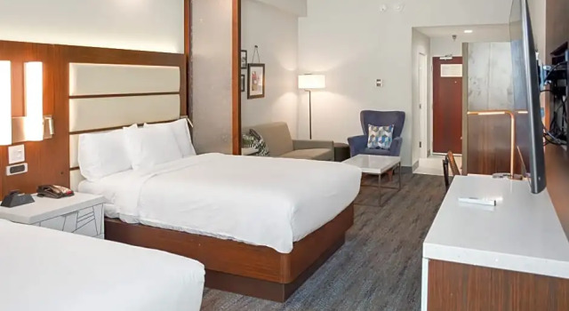 Четырёхместный люкс Four Points by Sheraton Fayetteville Fort Bragg