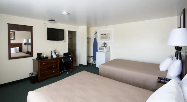 Четырёхместный номер Standard Travelers Inn