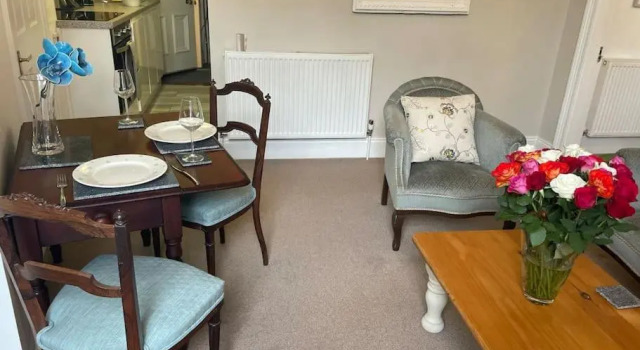 Lovely 1 Bed Flat in Victorian House 300m Seafront (Adults Only)