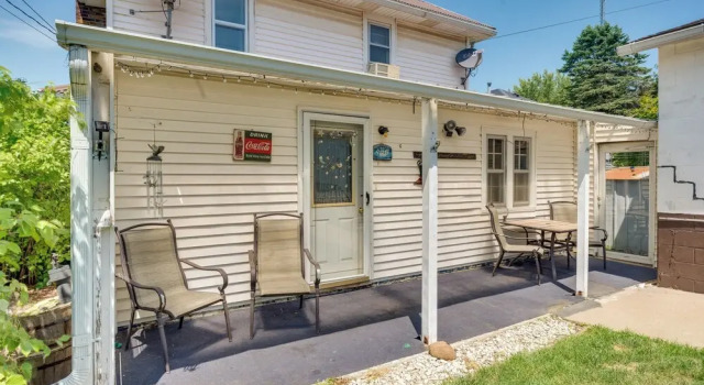 Коттедж Cozy Iowa Getaway w/ Patio & Fenced-in Yard!