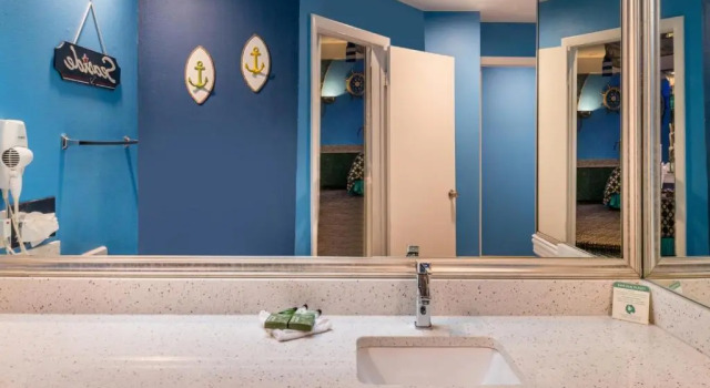 Люкс Superior Inn of The Dove Romantic Luxury & Business Suites