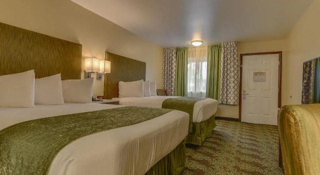 Четырёхместный номер Standard Vagabond Inn Bishop