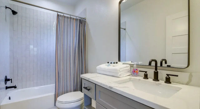 Коттедж Modern Kingsland Home w/ River Access & Kayaks!