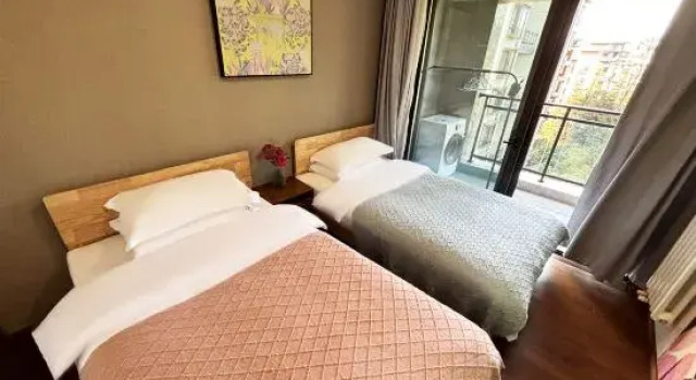 Люкс Luxury Yunhe Banshan Hot Spring Resort Hotel (Tengchong Mayugu Hot Spring Town)