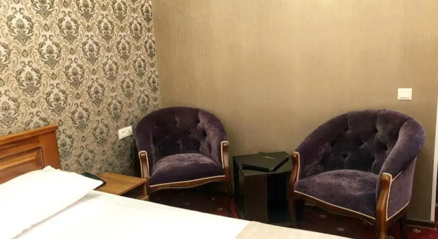Полулюкс Отель Caesar Royal Palace