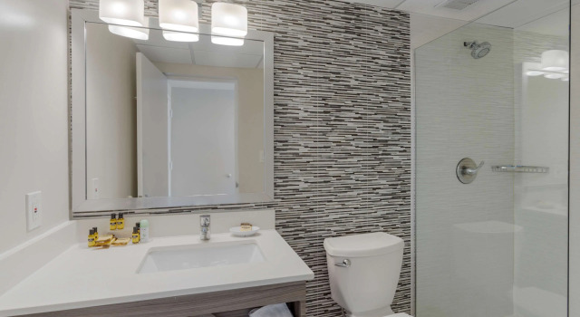 Четырёхместный номер Standard Best Western Plus Brooklyn Bay Hotel