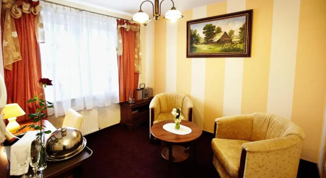 Полулюкс Hotel Dukat