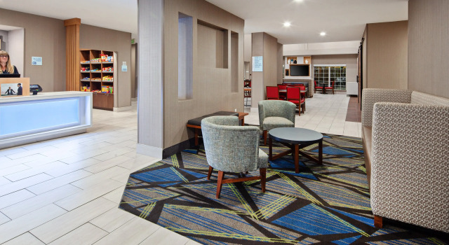Holiday Inn Express & Suites Tulare by IHG