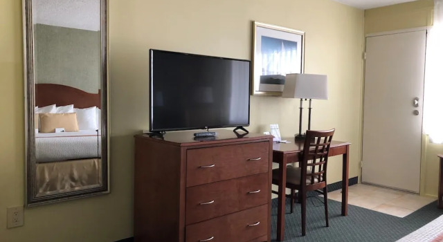 Четырёхместный номер Standard с балконом Pier 4 Hotel