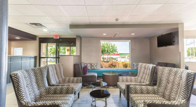 La Quinta Inn & Suites by Wyndham Jackson Airport/Pearl, Забронировать Отель Джэксон Нью-Гемпшир