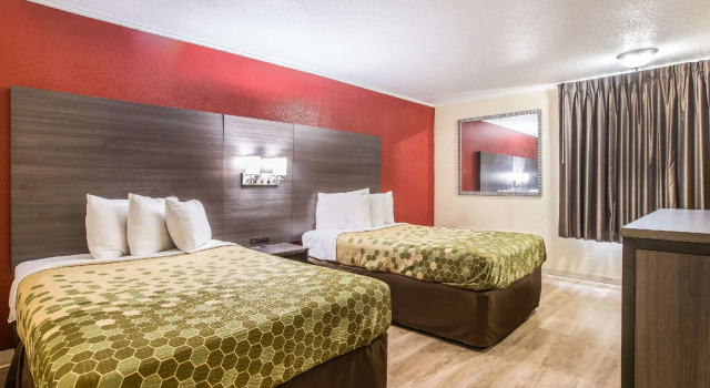 Четырёхместный номер Standard Econo Lodge Garden City - Savannah
