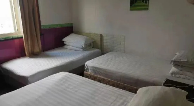 Кровать в общем номере Jiaojiang Business Hotel