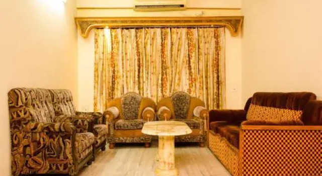 OYO 6377 Seacom Inn Panditya, Забронировать Отель Баллигандж Калькутта