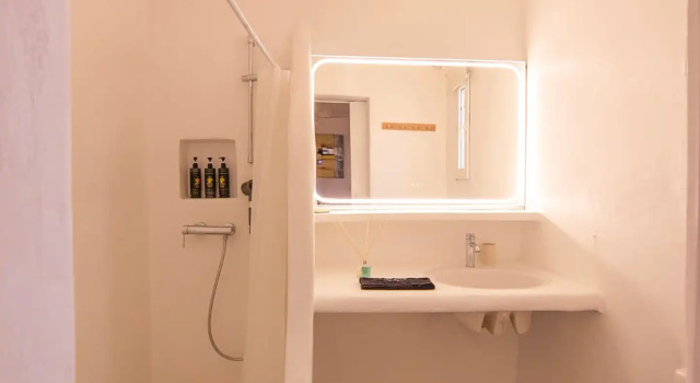 Семейный люкс с частичным видом на море Eagles Nest Mykonos Suites & Apartments - Shared Pool & Jacuzzis