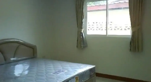 Lovely House With Access to Large Swimming Pool and Near Chalong Pier Num001