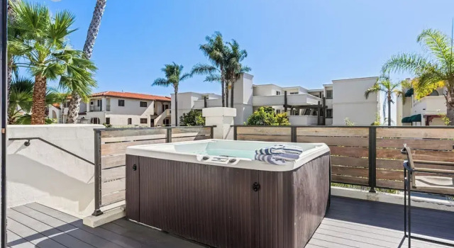 Апартаменты Walk to Beach Hot Tub + Oceanview Deck 259 Trailhead Trestles 2 by Avantstay