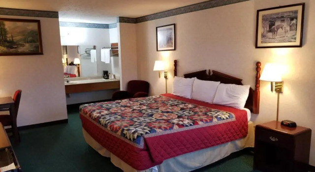 Номер Standard Americas Inn