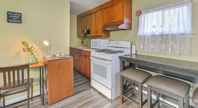 Апартаменты 2 Mi to UBS Arena: Wfh-friendly Couple's Retreat
