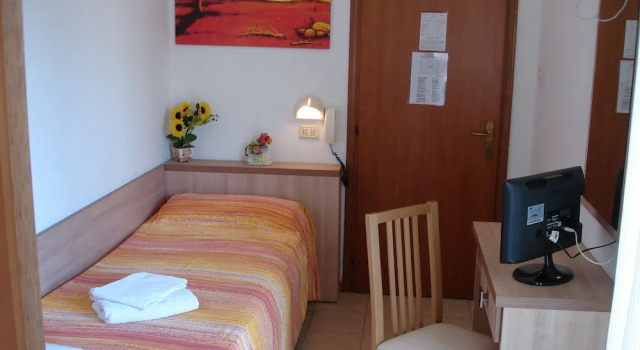 Одноместный номер Standard с балконом Hotel Madrid