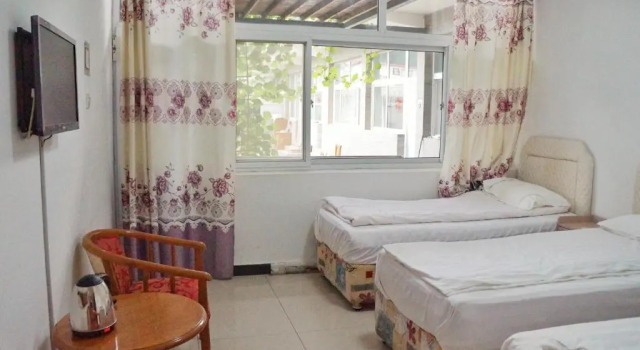 Трёхместный номер Comfort с красивым видом из окна Beijing Huanghuacheng Water Great Wall Derunju Guesthouse