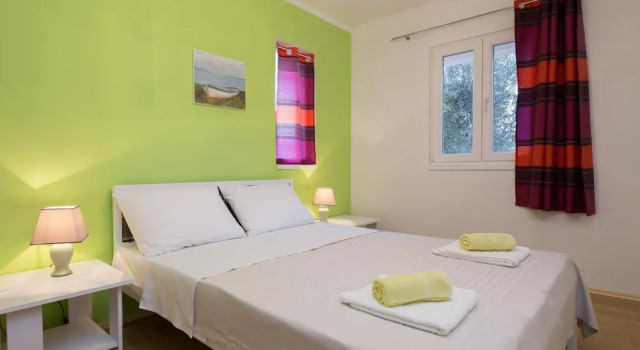3 - Modern Apartment With Garden, 80m From Beach, Забронировать Апартаменты/квартира Отели Винишче с парковкой, рядом с Пляж Смоквина, Парковка