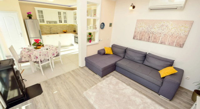 Lara, Book Hotel Hoteller i Split Region med parkering, Parkering