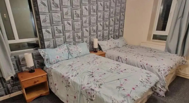 Апартаменты Charming Three Bedroom 5 Double Bed Apt in London