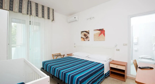 Hotel Helios, Забронировать Отель Отели Риччоне с парковкой, Парковка