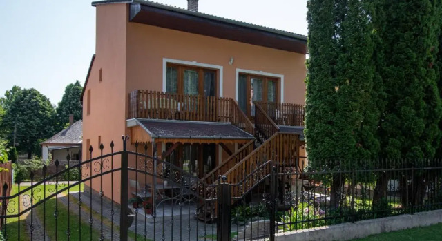 Апартаменты Akácfa 13 Apartman
