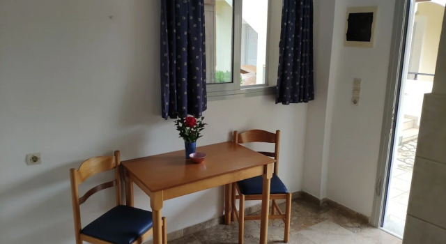 Двухместная студия с балконом и с видом на сад Tondoris Apartments