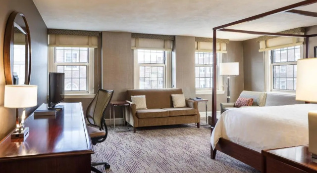 Двухместный клубный полулюкс Sheraton Commander Hotel