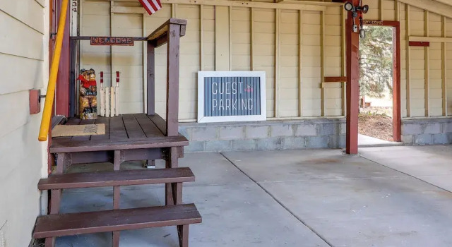 Cherry Tree Studio Arizona Retreat Near Route 66, Забронировать Отель Отели Уильямс с парковкой, Парковка