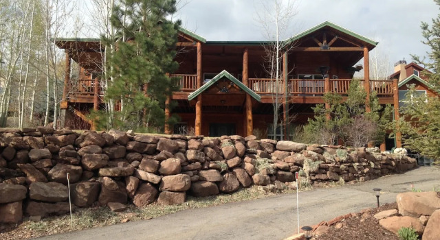 Jeremy House, Varaa Lomakoti Summit Park 