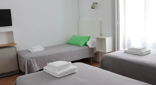 Трёхместный номер Standard с балконом Hostal La Zona